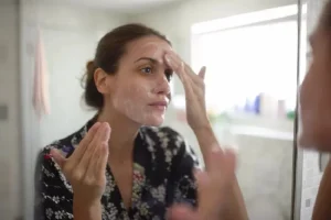 چگونه بهترین روتین مراقبت پوست برای خود بسازیم