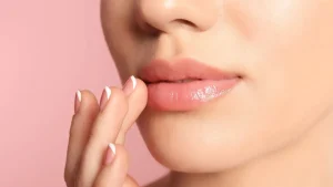  ۱۰ راه افزایش حجم لب بدون تزریق ژل