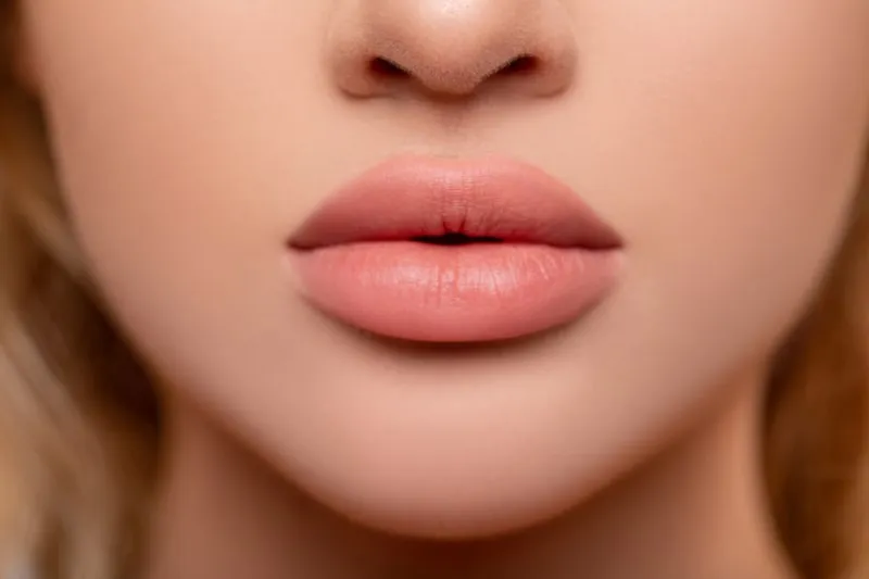 پاکسازی لب‌ها