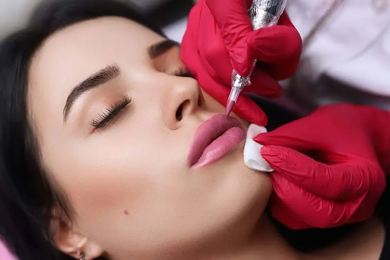 آیا شیدینگ لب باعث بزرگ شدن لب میشود؟