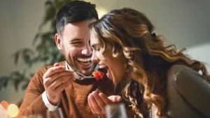 چگونه صمیمیت عاطفی را در روابط بسازیم و حفظ کنیم؟