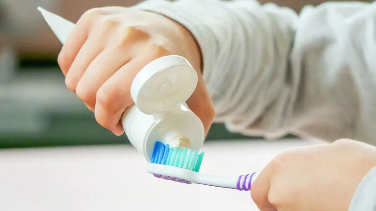 چه مقدار خمیر دندان برای مسواک زدن کافی است؟