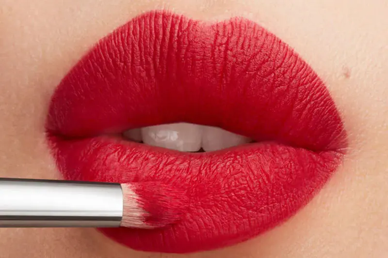 - چرا رژ لب سرب دارد؟ 1