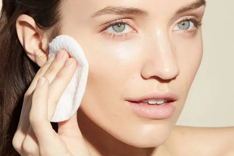 تونر صورت چیست؟ پاک کننده و تعادل بخش