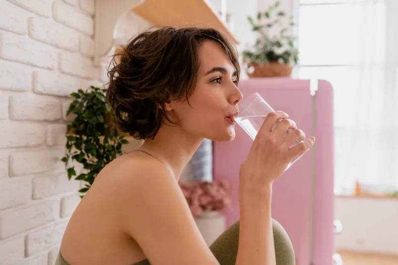 نوشیدن آب کافی، پارادوکس مفید