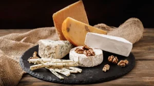 خوردن پنیر با این 8 ماده غذایی ممنوع