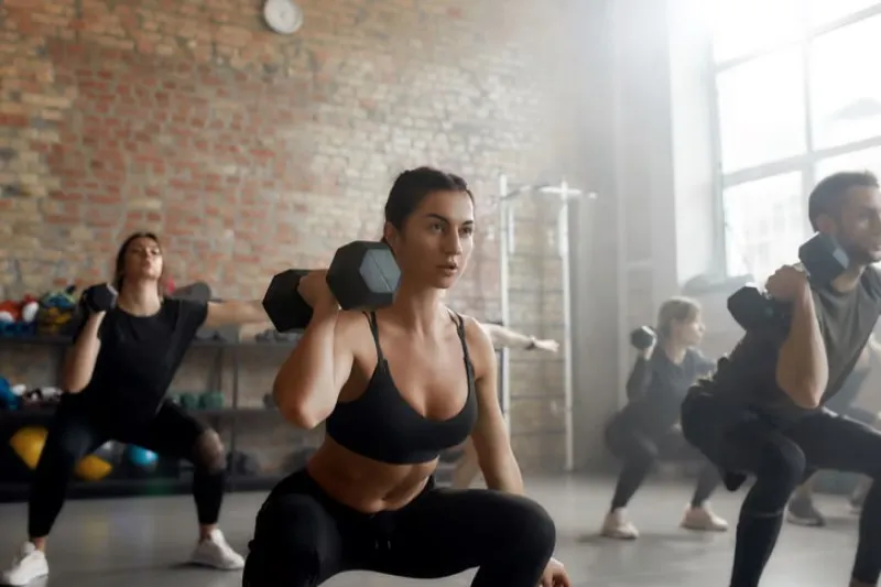 برای تقویت بدن خود هفتهای ۴ یا ۵ بار ورزش کنید.