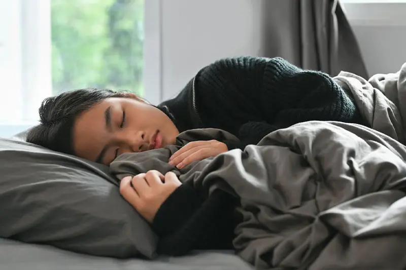 چه کسانی نباید از ملاتونین استفاده کنند؟