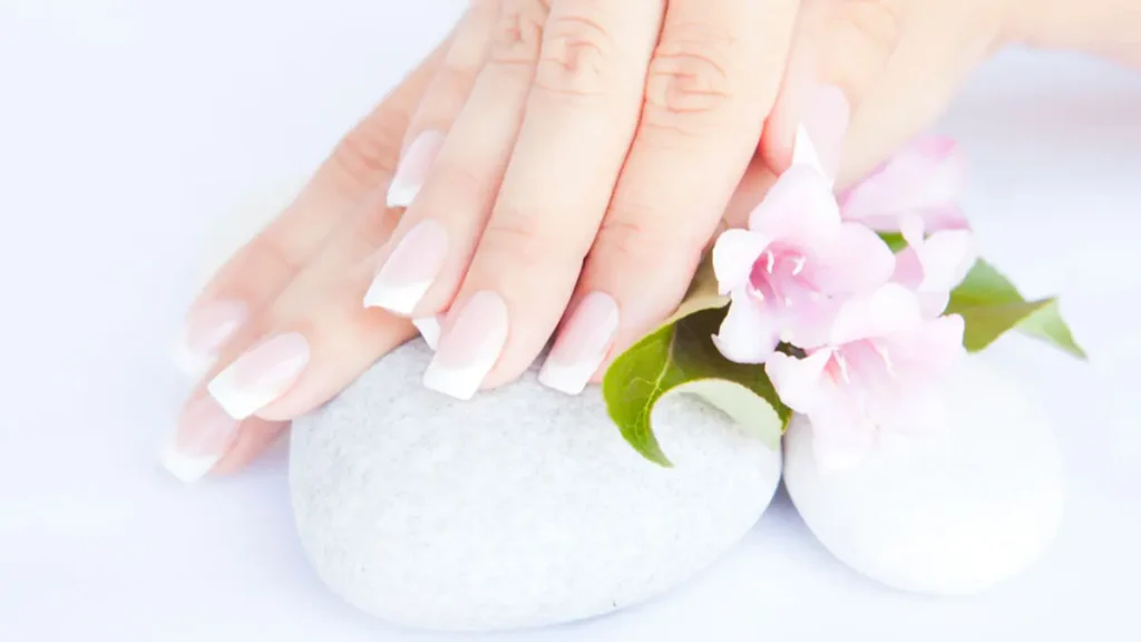 راهنمای جامع ساخت ناخن مصنوعی در خانه