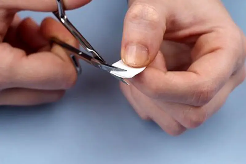 مروری بر روش های رایج ساخت و کاشت ناخن مصنوعی