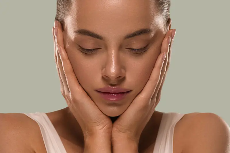 چگونه بدون رژیم گرفتن، صورت خود را لاغرتر نشان دهیم؟