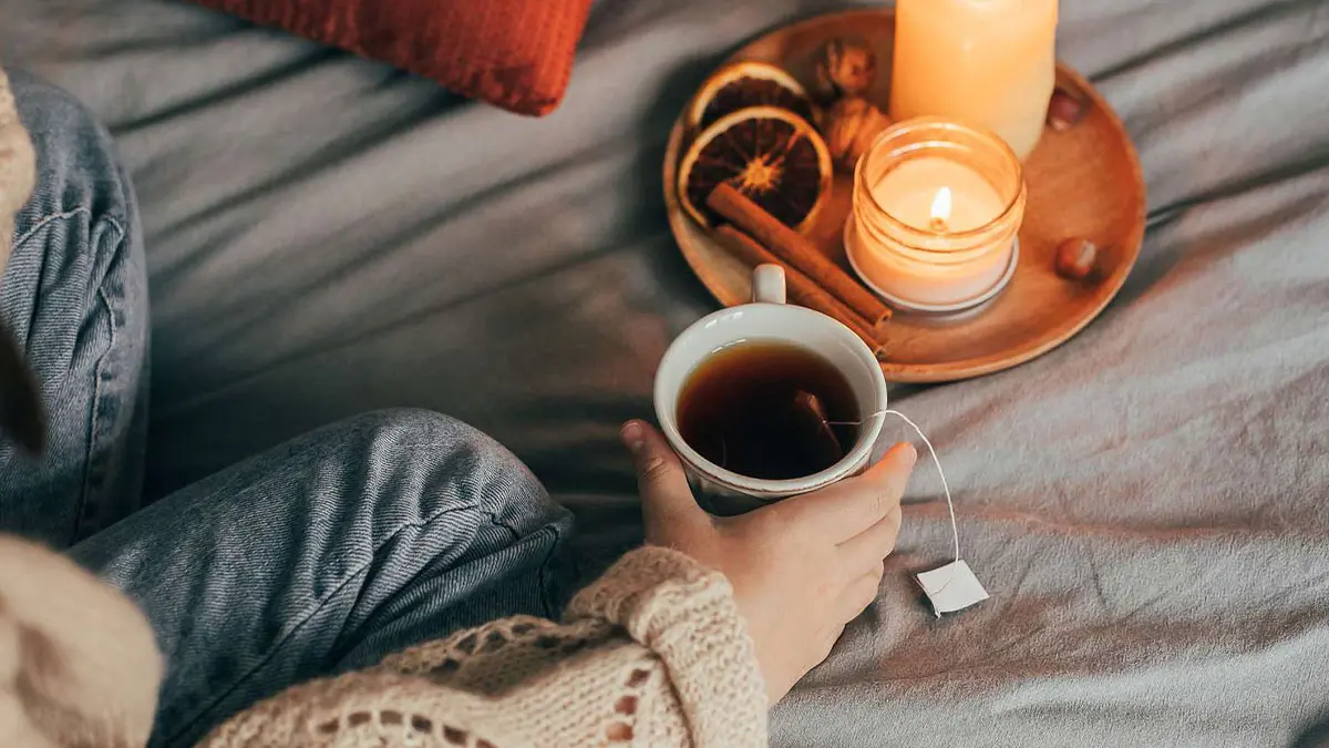 ۸ چای آرامبخش برای نوشیدن قبل از خواب و بهبود کیفیت خواب