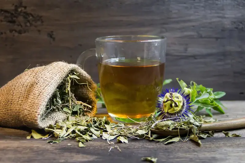 4. چای گل ساعتی؛ تسکیندهنده طبیعی اضطراب