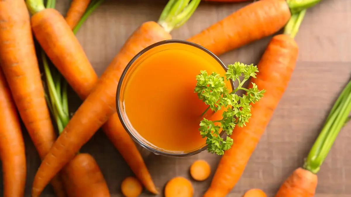 خواص آب هویج برای پوست