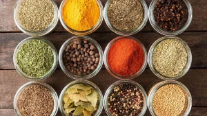 پنج گیاه و ادویه که به بهبود هضم کمک می ‌کنند