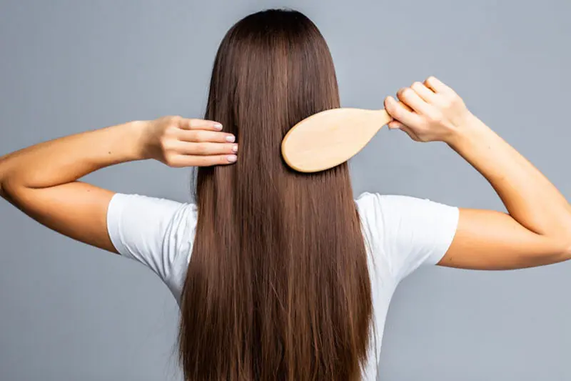 1. ماساژ پوست سر: کلید شروع رشد مو