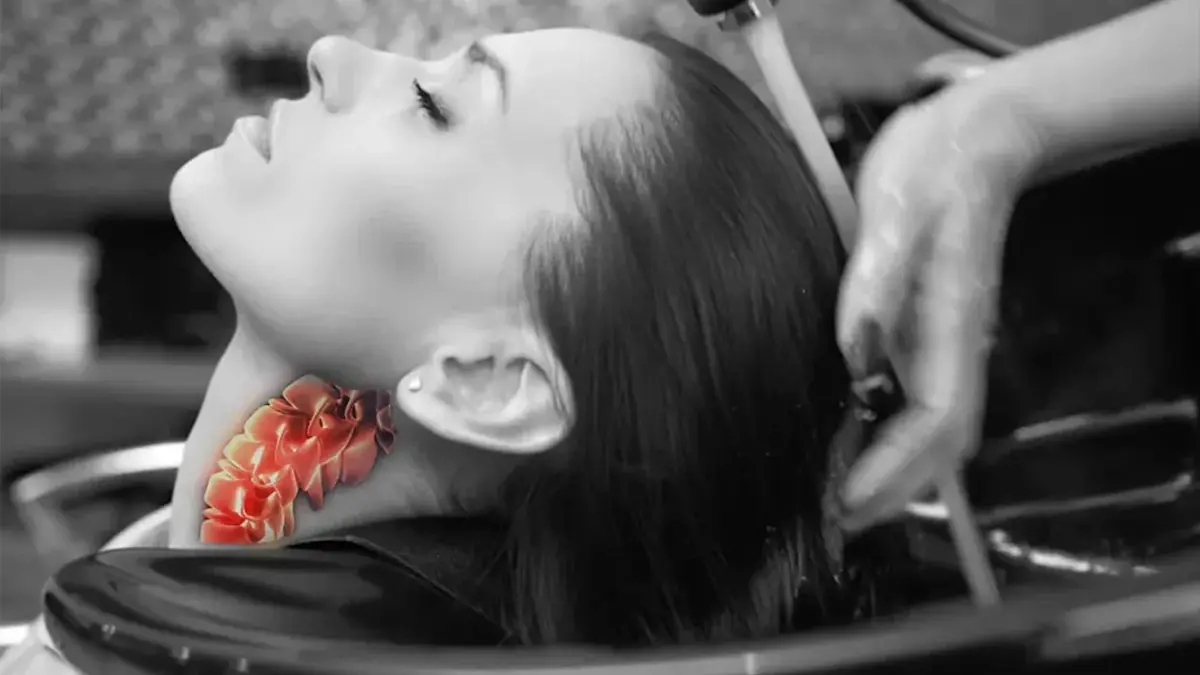 - شستشوی مو در سالن زیبایی 1