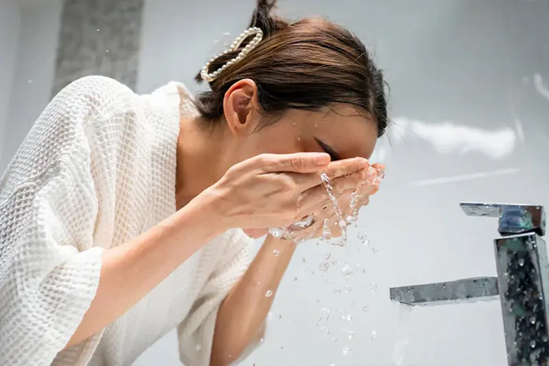 شستن بیش از حد؛ پاکی افراطی دشمن پوست