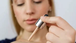 چگونه کرم پودر را ضد آب کنیم؟ ترفندهای ساده و موثر
