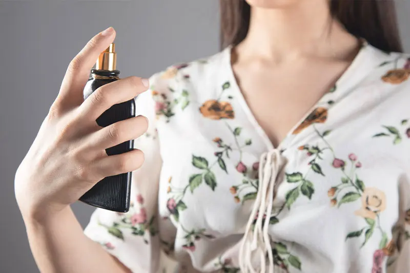 جدول مقایسه ماندگاری عطر روی لباسها