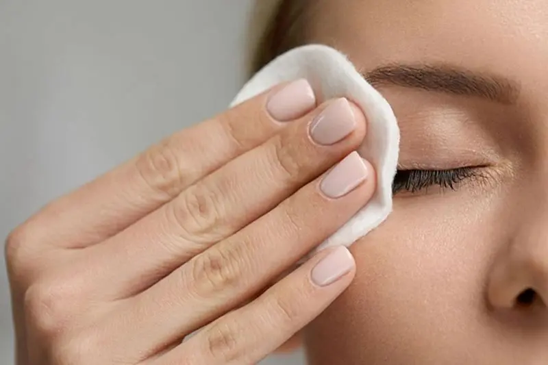 آرایش روی پوست کثیف یا آلوده