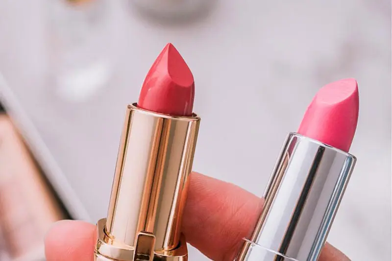 انتخاب رنگ رژ لب با توجه به رنگ پوست و مو