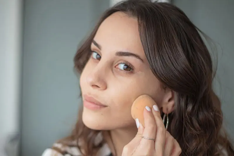 نحوه نادرست زدن کرم پودر