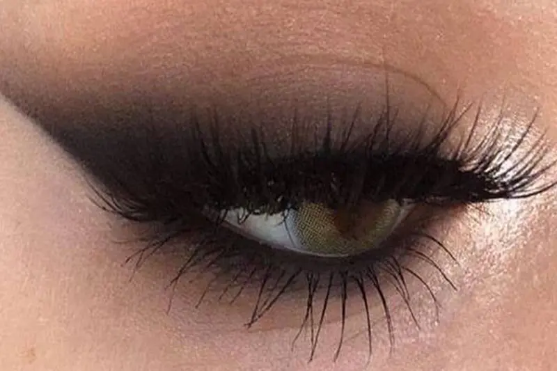 چرا آرایش اسموکی عربی محبوب است؟