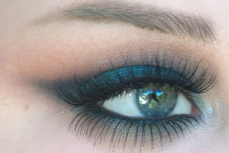 آرایش دودی رنگارنگ