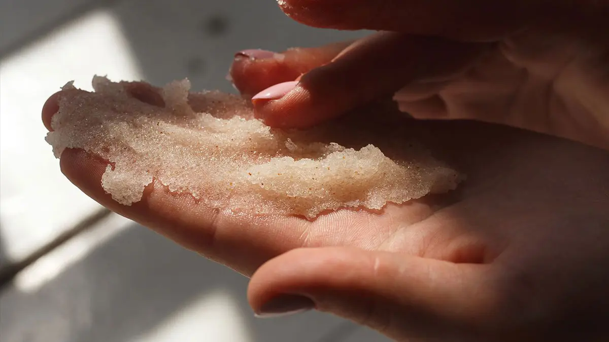 Making a scrub for ingrown hairs