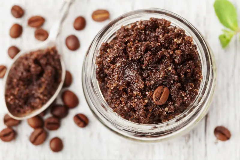 اسکراب تقویتی قهوه با عسل و روغن بادام