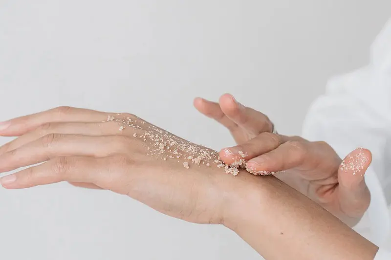 اسکراب شکر و شامپو بدن