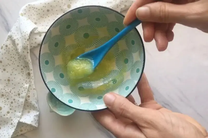 اسکراب نمک دریایی و روغن زیتون