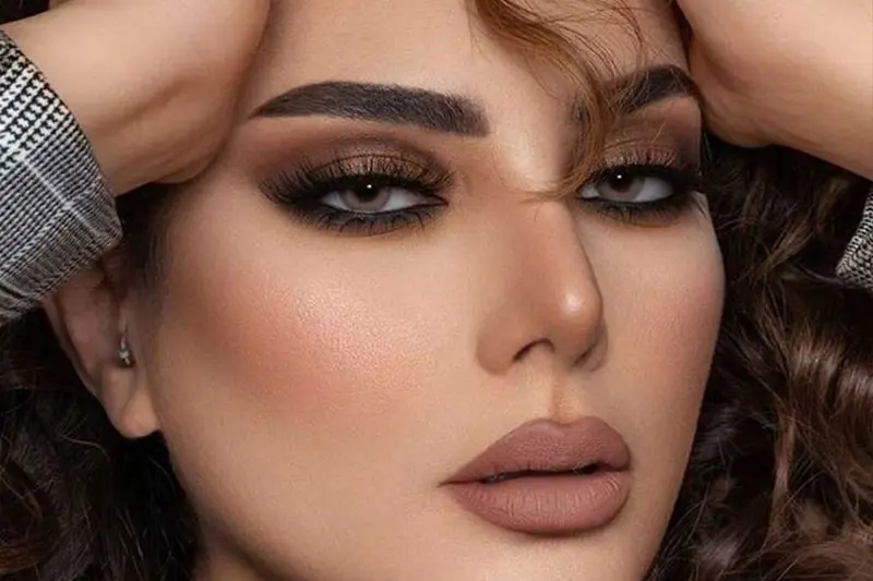 انتخاب رنگ مناسب برای میکاپ اسموکی