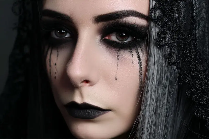 مراحل انجام آرایش گوتیک