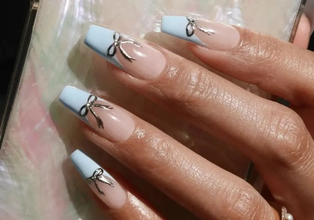 - ۲۶ ایده برای ناخن به رنگ آبی کمرنگ 8