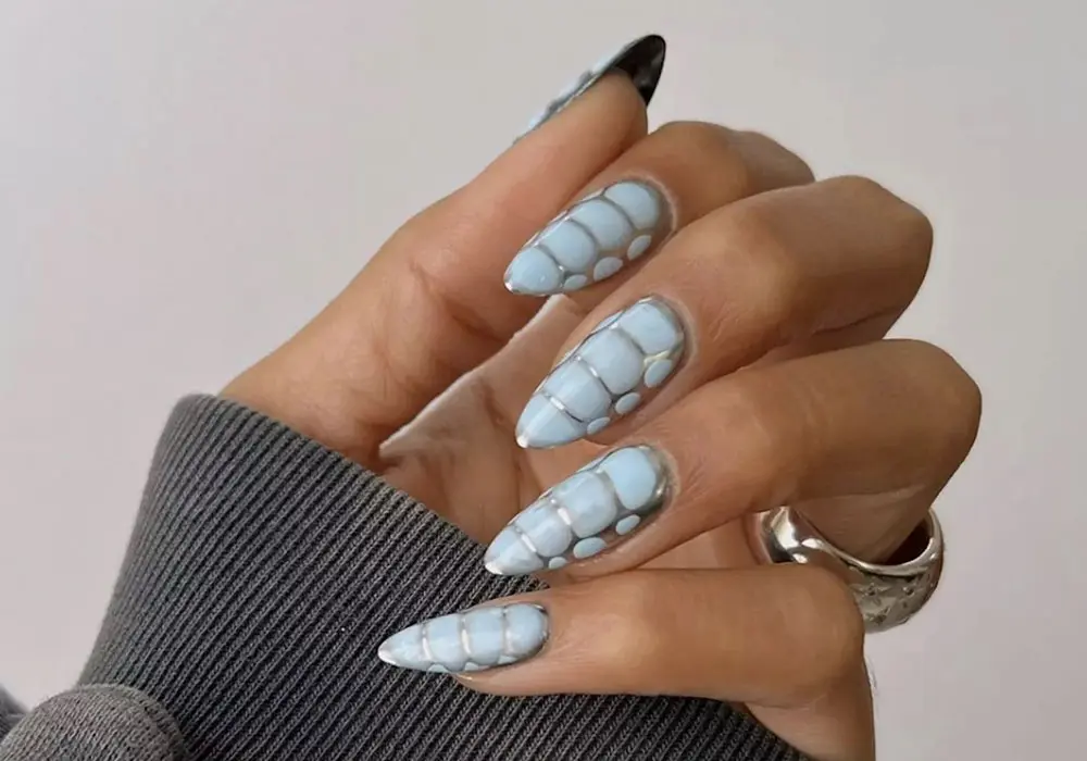 - ۲۶ ایده برای ناخن به رنگ آبی کمرنگ 6