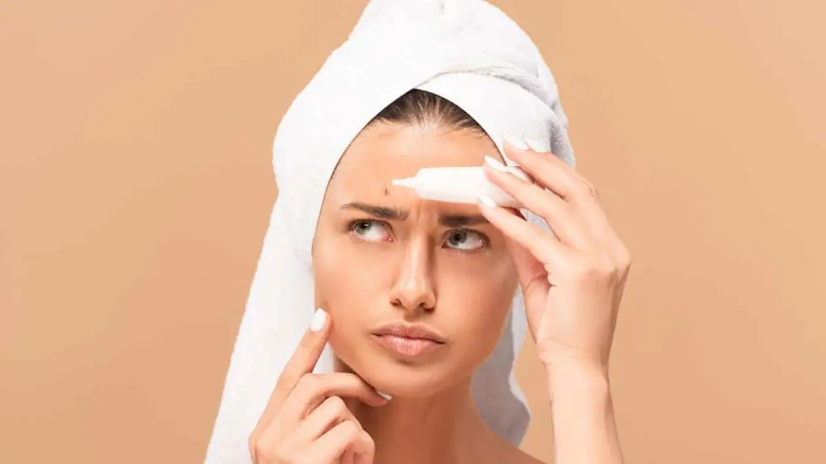 - روتین مراقبت از پوستهای مستعد آکنه در زمستان و تابستان 1